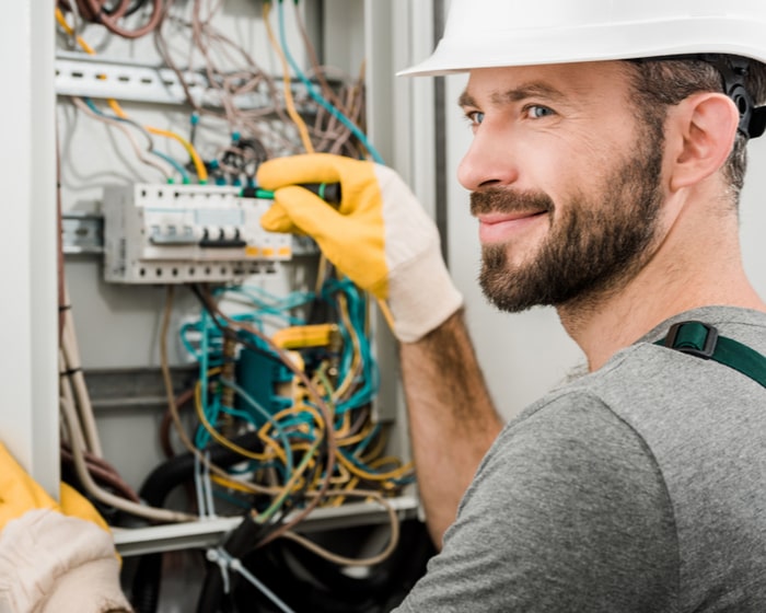 Quel est le rôle d'un électricien ?