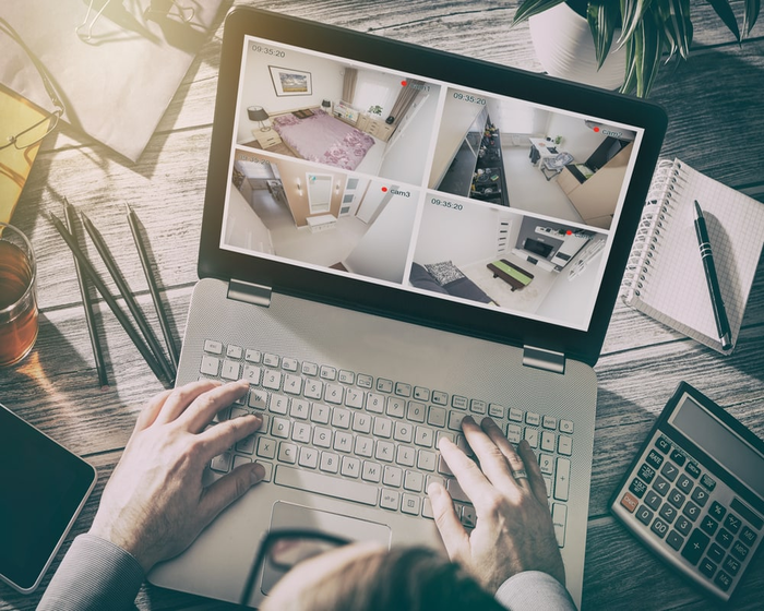 Système de télésurveillance avec un ordinateur portable